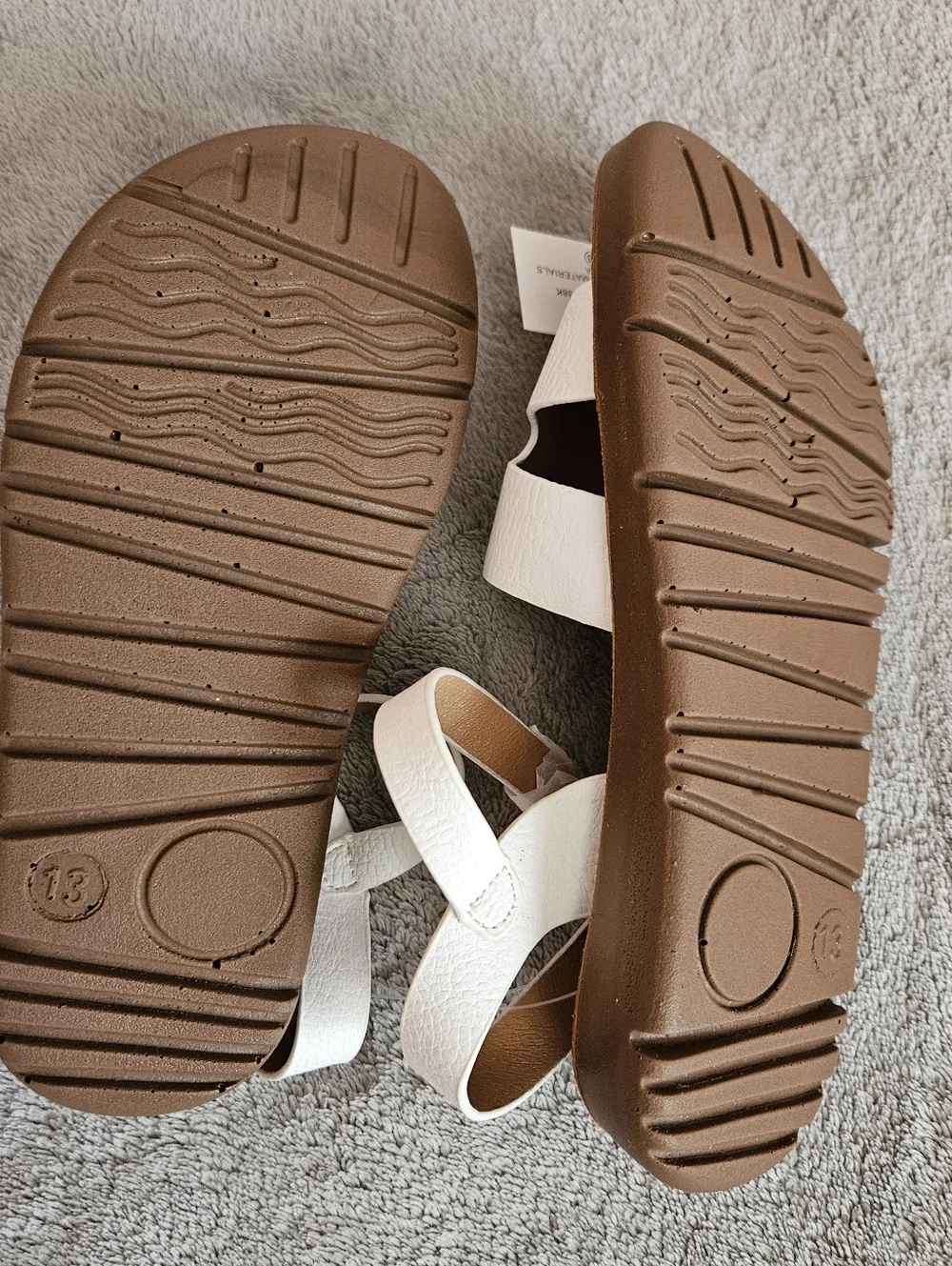 Link Comfort Girls' White Sandals 13